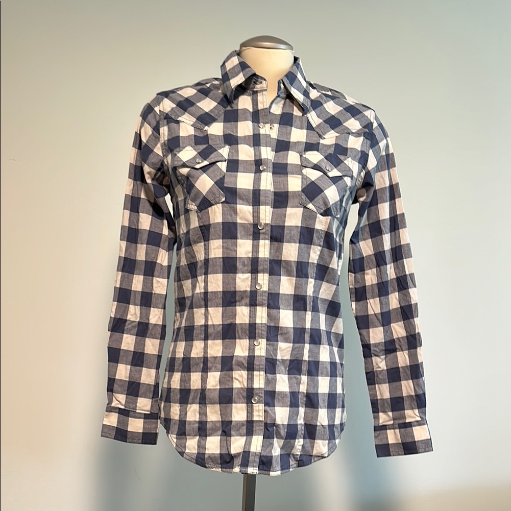 Wrangler Blue And White Button Down Pearl Snap Shirt